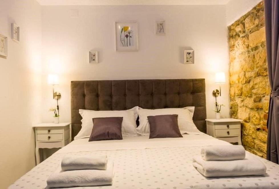 XIV Century Rooms Kaštela Екстериор снимка