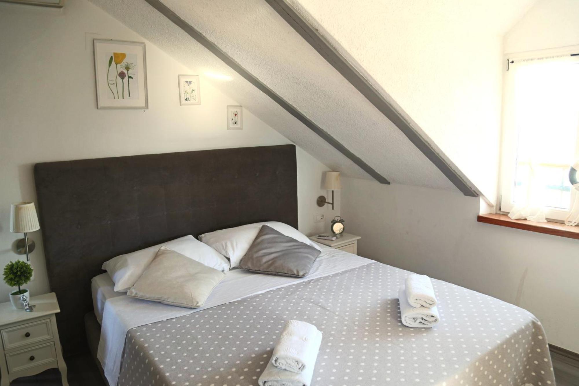 XIV Century Rooms Kaštela Стая снимка
