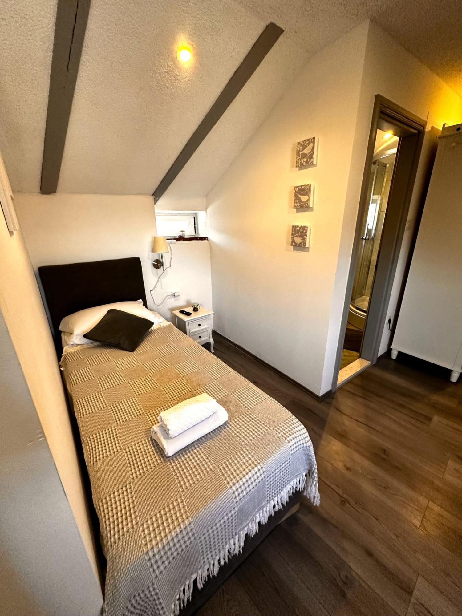 XIV Century Rooms Kaštela Стая снимка