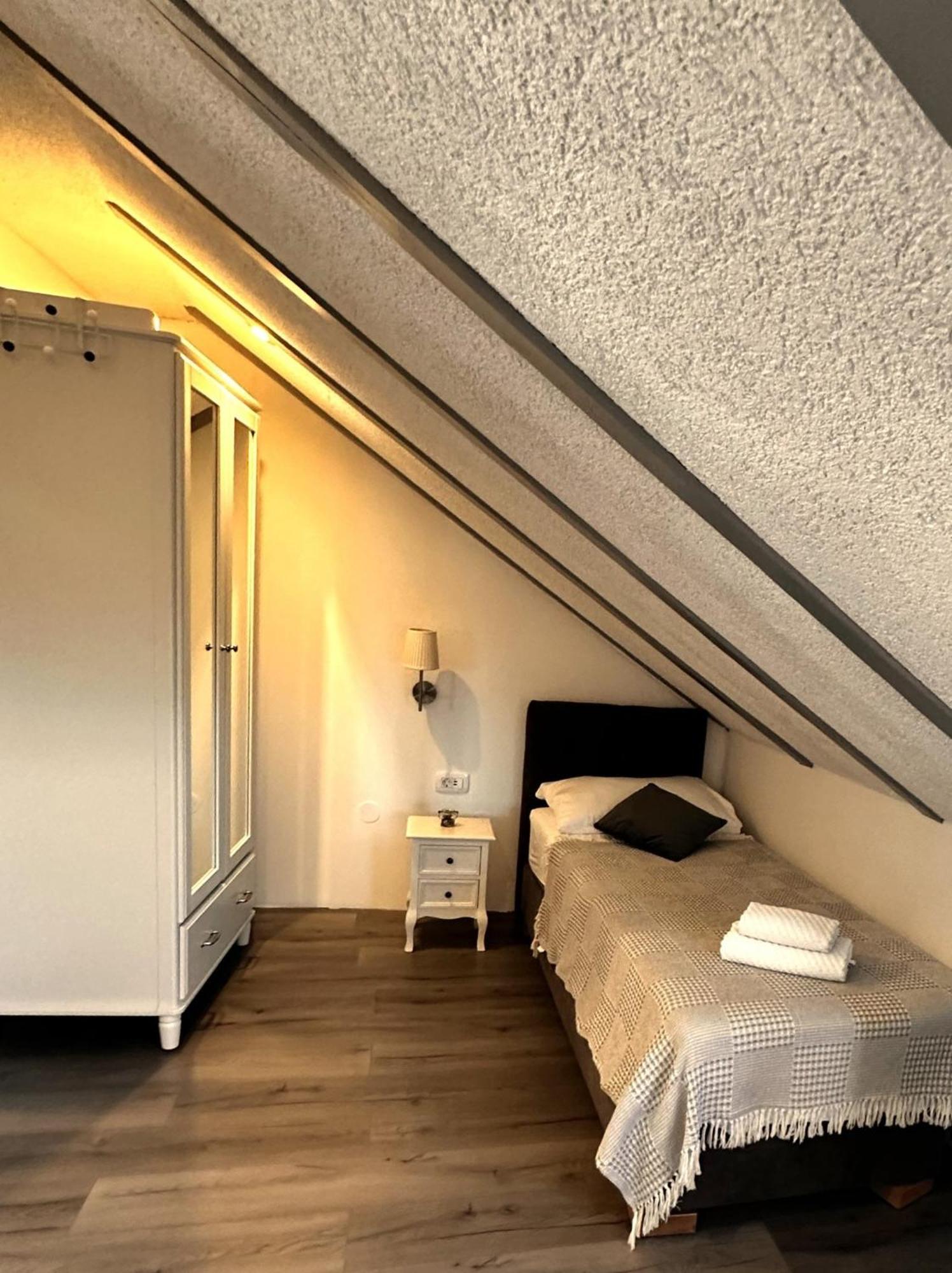 XIV Century Rooms Kaštela Екстериор снимка