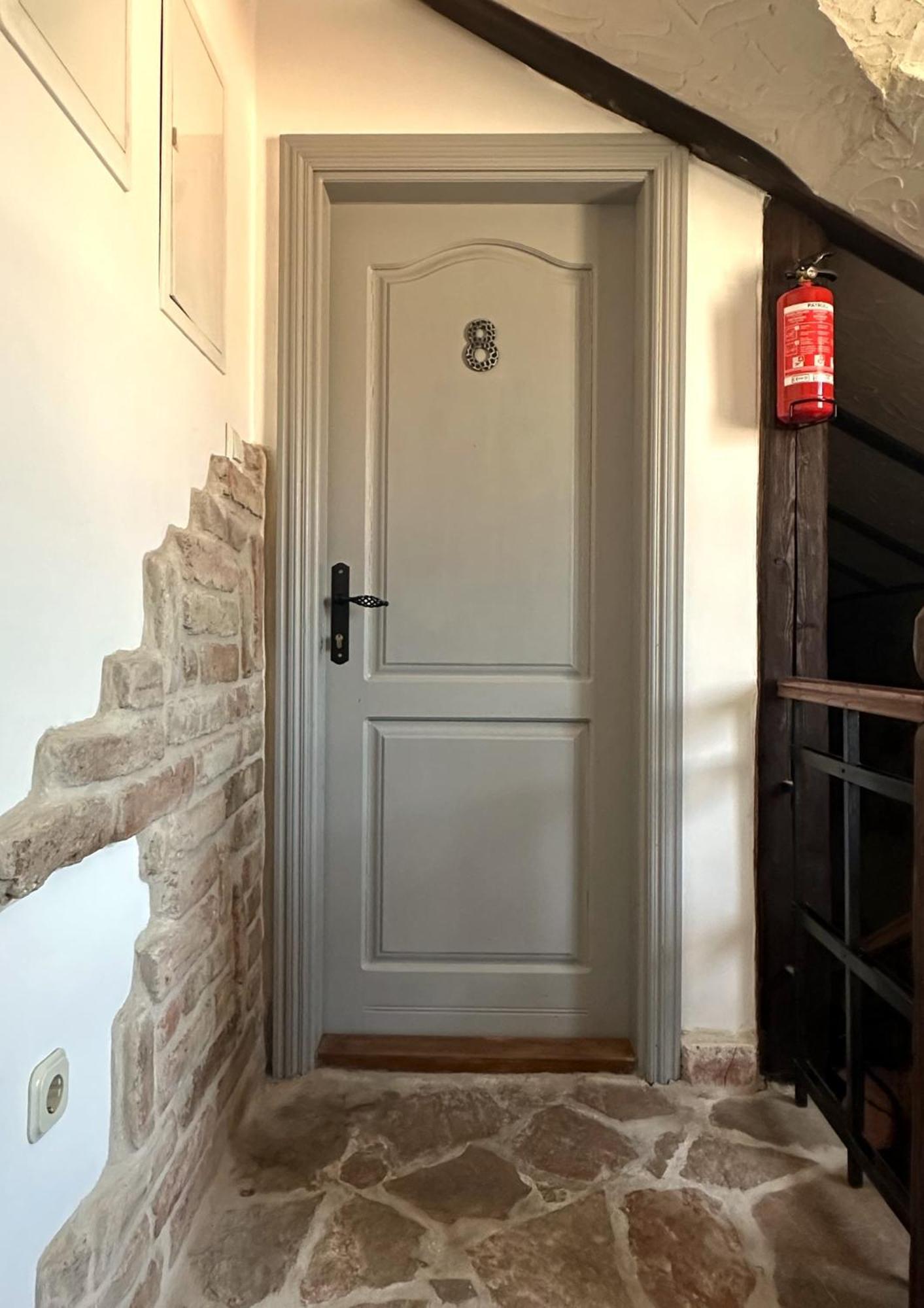 XIV Century Rooms Kaštela Екстериор снимка