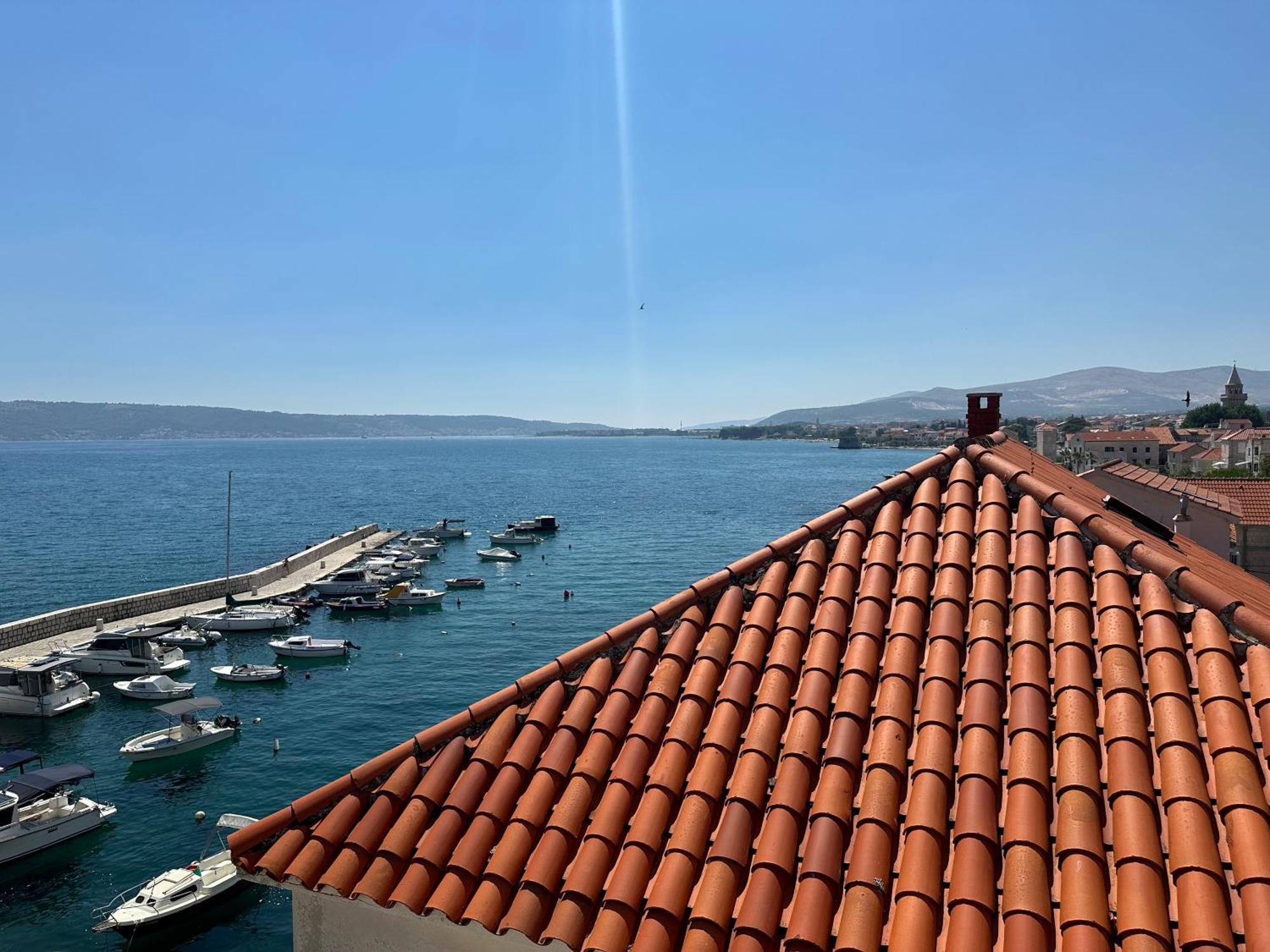 XIV Century Rooms Kaštela Екстериор снимка