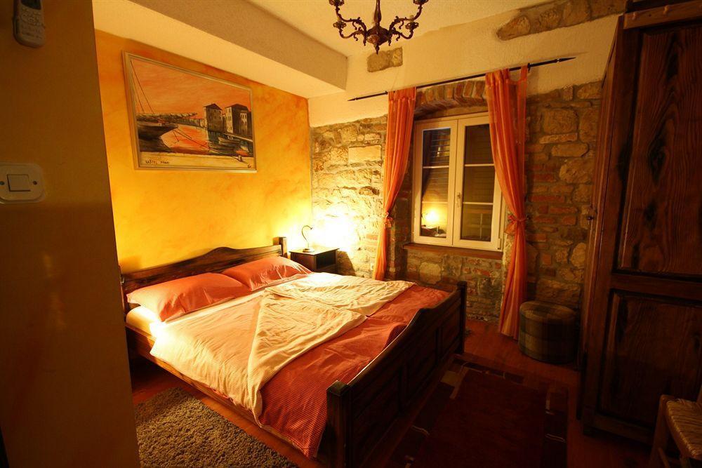 XIV Century Rooms Kaštela Екстериор снимка