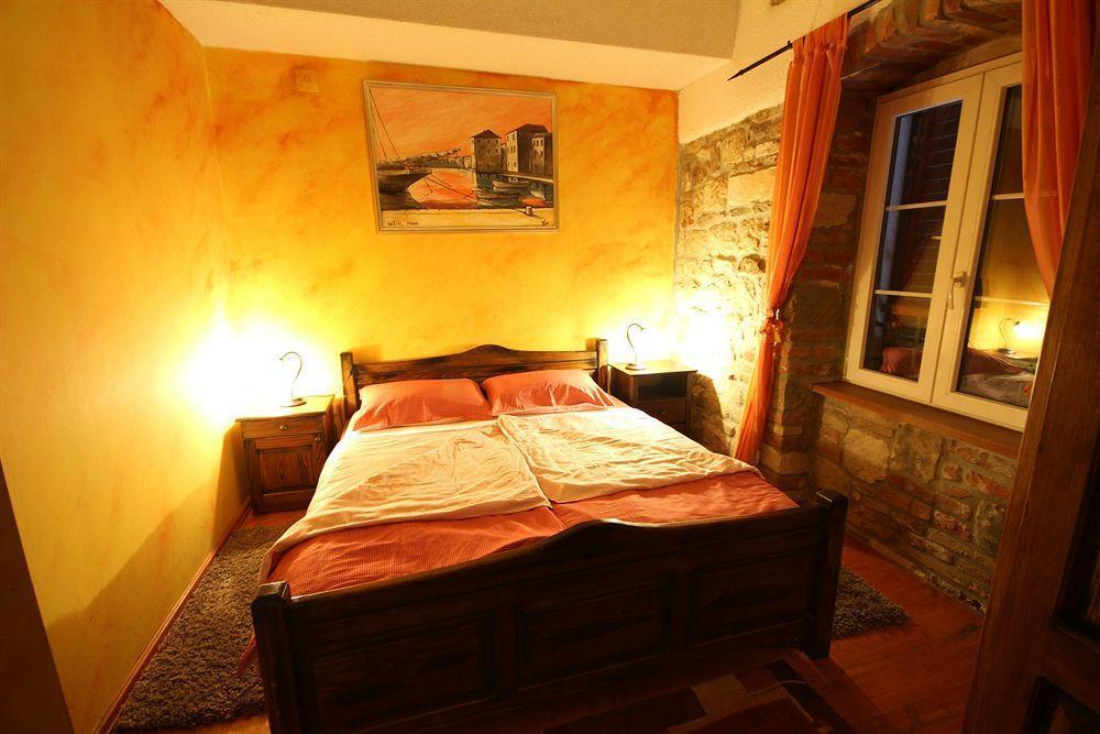XIV Century Rooms Kaštela Екстериор снимка