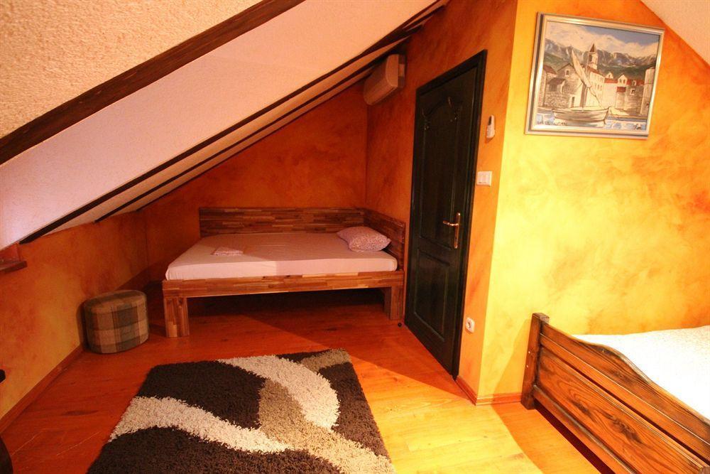 XIV Century Rooms Kaštela Екстериор снимка