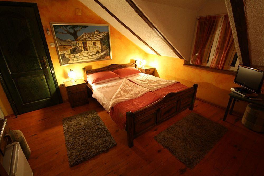 XIV Century Rooms Kaštela Екстериор снимка
