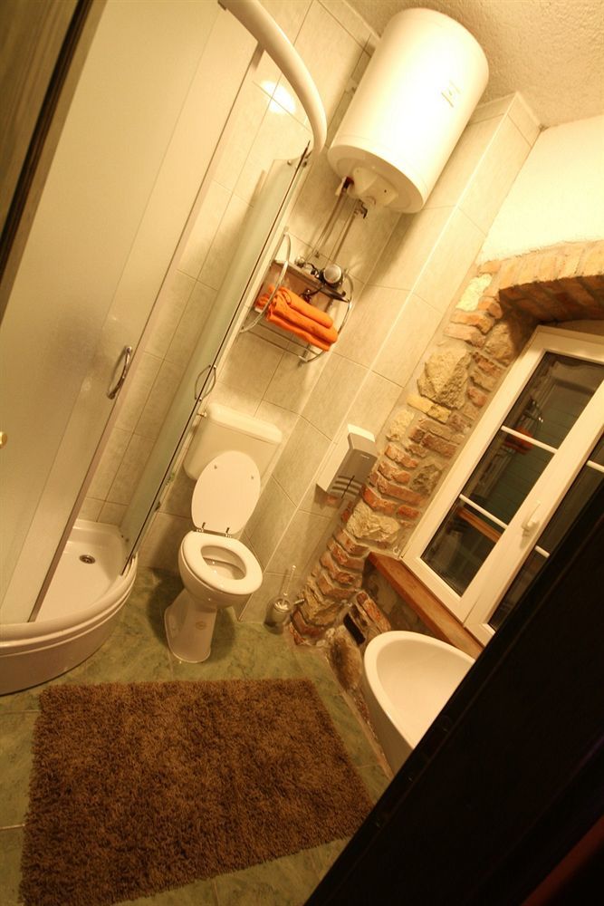 XIV Century Rooms Kaštela Екстериор снимка