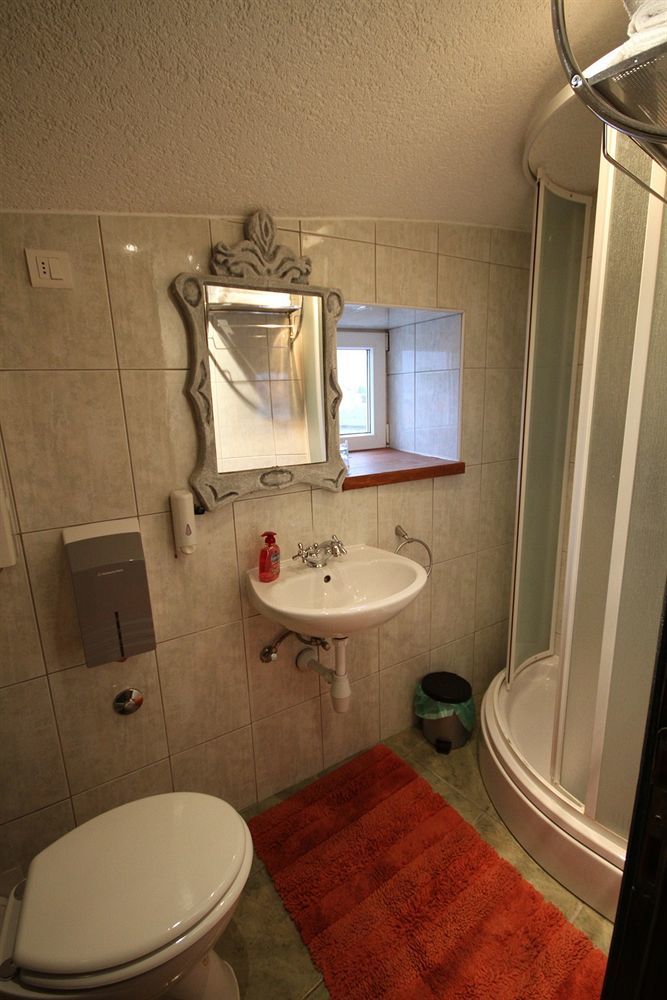 XIV Century Rooms Kaštela Екстериор снимка