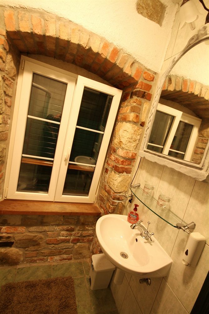 XIV Century Rooms Kaštela Екстериор снимка
