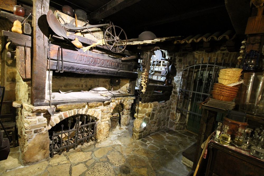 XIV Century Rooms Kaštela Екстериор снимка